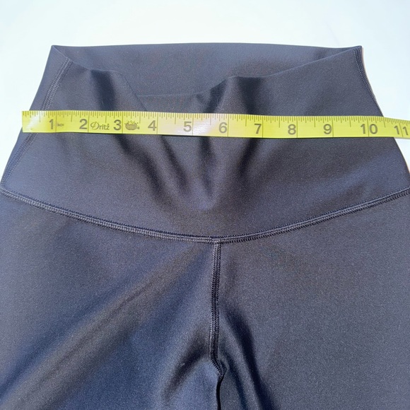 Alo Yoga High Waisted Airlift Capri Black XXS Like New - Picture 9 of 10